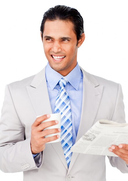 Photo confident businessman driking coffee while reading a newspaper