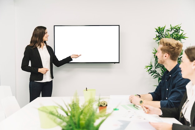 Photo confident smiling businesswoman giving presentation to her partners