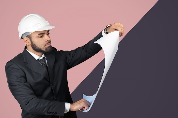 Photo confident smiling portrait of black architect holding plans isolated in studio