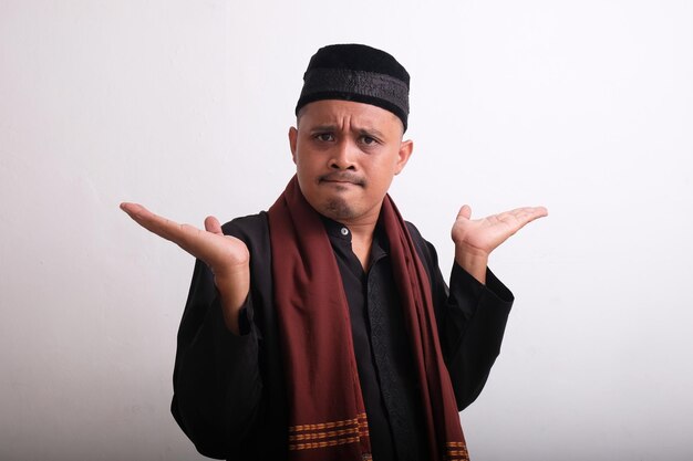 Photo confuse expression of muslim man on white background