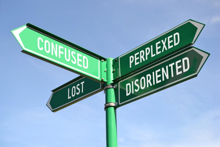 फोटो confused perplexed lost disoriented signpost with four arrows