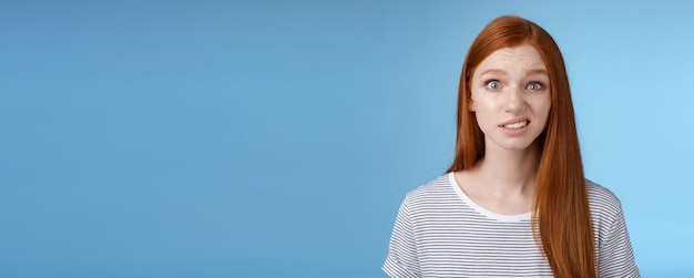 Photo confused stunned young doubtful redhead girl look full disbelief smirking unsure frowning cringing