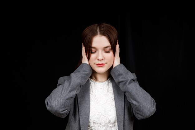 Confused woman holding hands on head