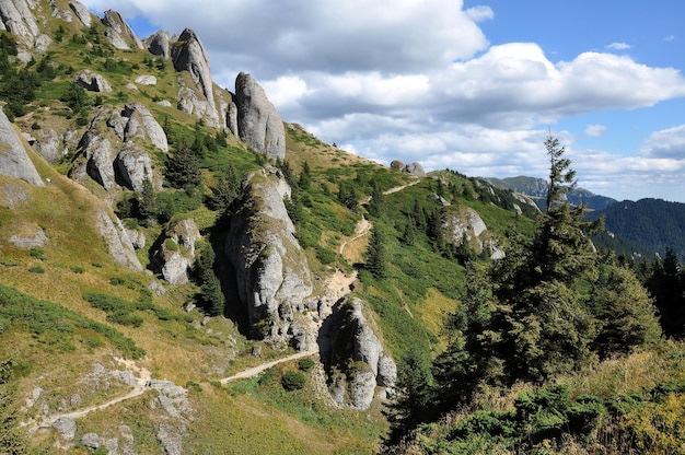 Конгломератные скалы в горах Цюкас, Румыния