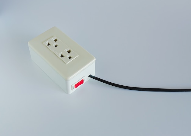 Connects the plug to the system filter outlet