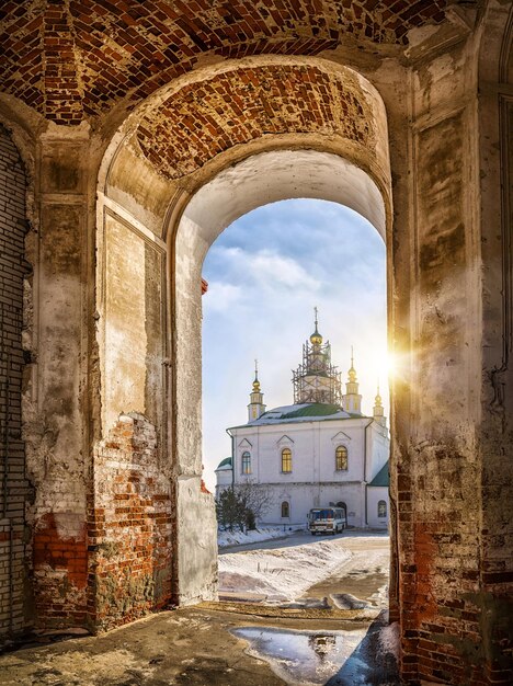 ConstantinoEleninsky Monastery in Vladimir on a sunny evening