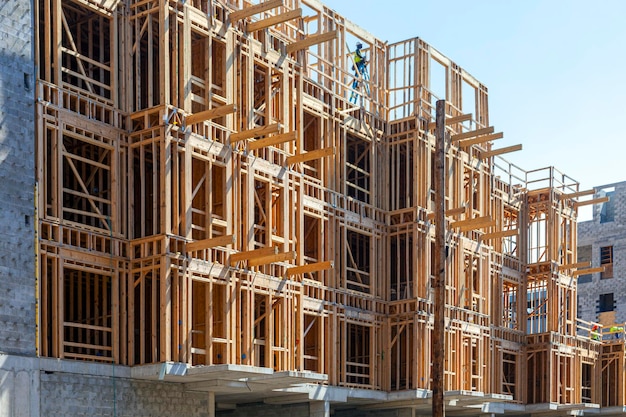 Constructieframes in houten gebouwen en huizen