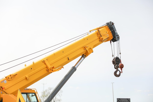 Photo construction machinery at a site signifies progress development and the transformative power of hu