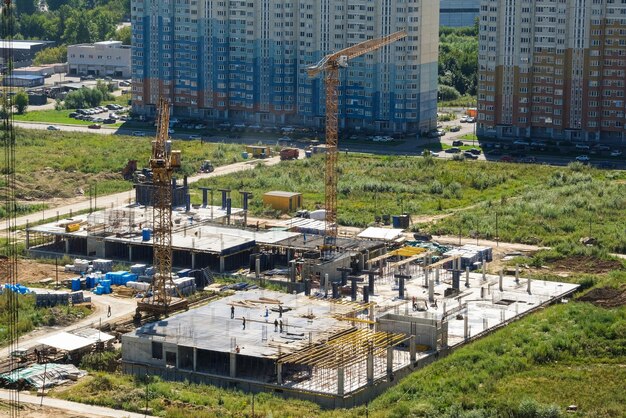 Foto costruzione di moderni edifici residenziali ad alta quota