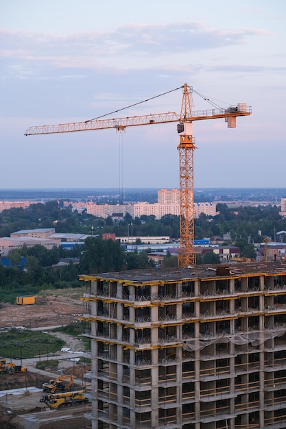 Foto costruzione di moderni edifici residenziali ad alta quota