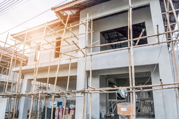 建築現場で建設中の住宅用新築住宅