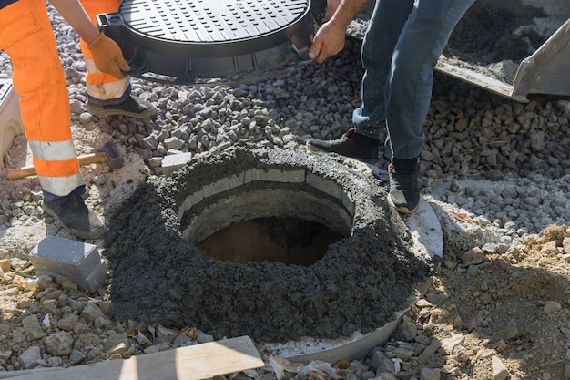 Construction of sewerage installing a sewer manhole on septic tank