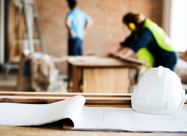 Foto squadra di costruzione che lavora su un progetto