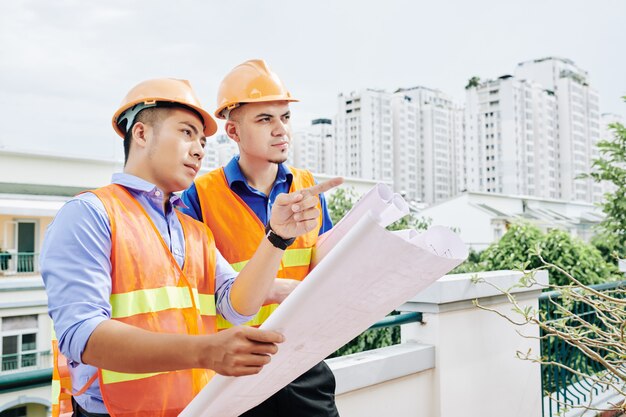 Construction workers discussing project