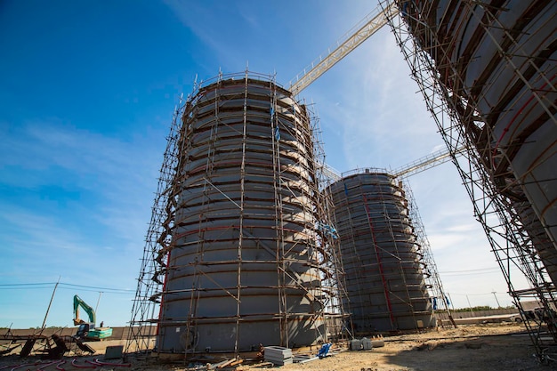 Constuction of an oil derrick crane big oil tanks