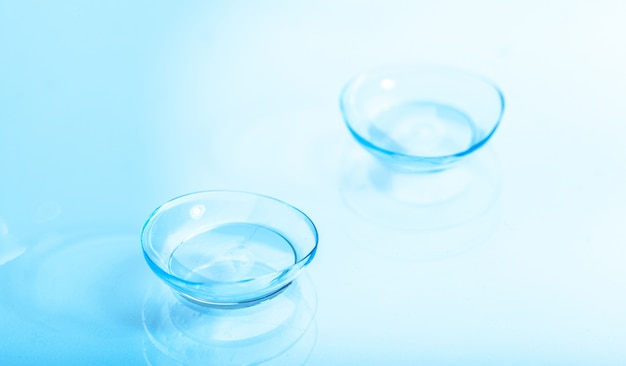 Contactlenzen met waterdruppels