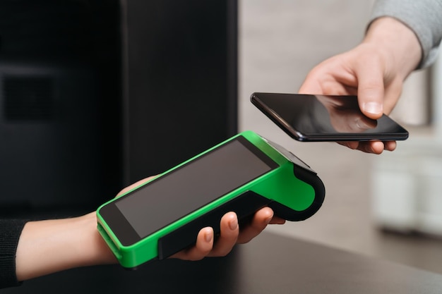 Contactless payment with smartphone