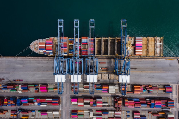 Container dock terminal en verzending container laden luchtfoto