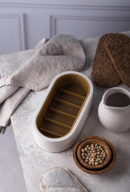 Container en zaden voor het kweken van microgreens