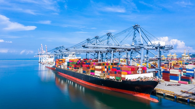 Photo container ship arriving in commercial port.