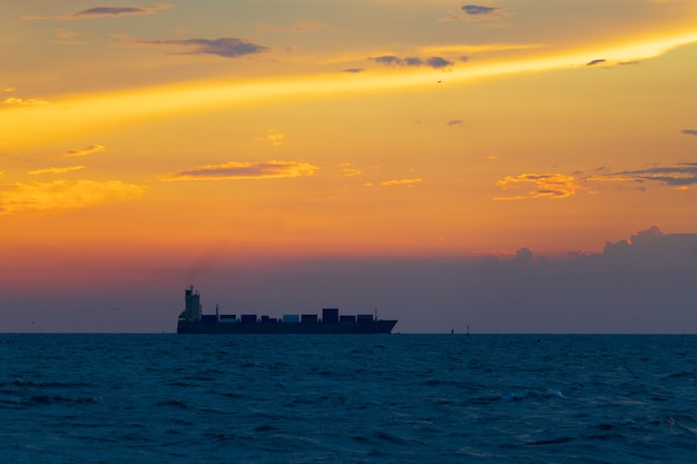 Photo container ship in the sea