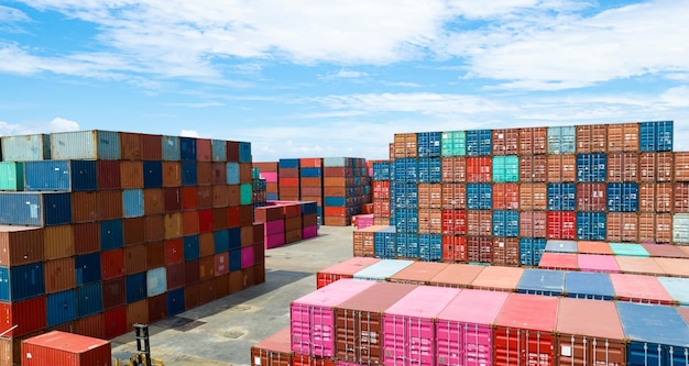 Containerlogistiek Vracht- en scheepvaartbedrijf Containerschip voor import- en exportlogistiek