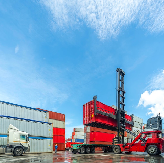 Photo containers are lifted by forklift into the port to lift the van onto the truck and transferred to a cargo ship