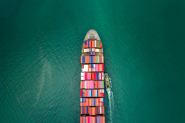 Containers vrachtscheepvaart import en export zakenvervoer logistieke internationale dienst door vrachtcontainer schip oceaanangst