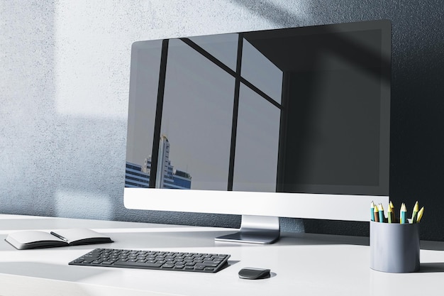 Foto desktop per ufficio di design contemporaneo con monitor per computer e riflessi forniture e altri articoli rendering 3d