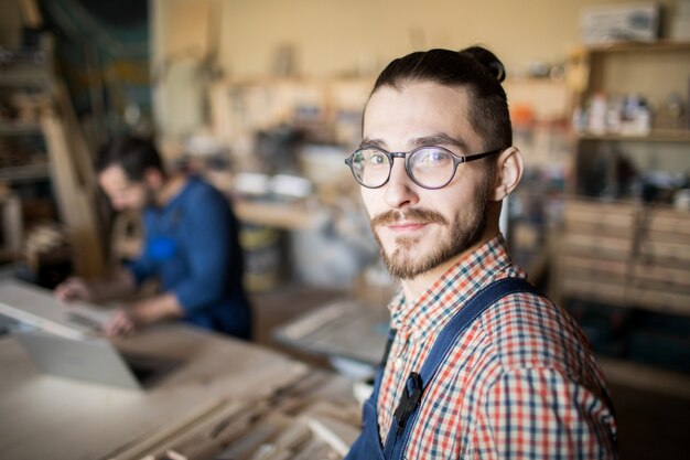 Foto lavoratore contemporaneo