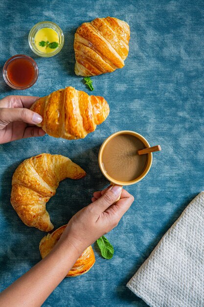 Photo continental breakfast captured from above top view flat lay coffee orange juice