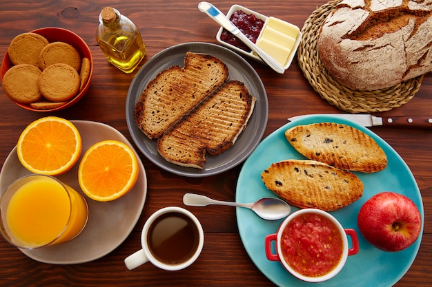 Colazione continentale a buffet con caffè