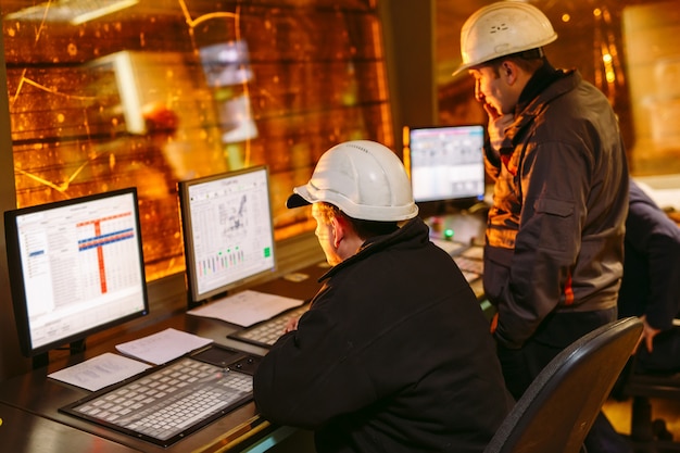 Controlepaneel. Fabriek voor de productie van staal.