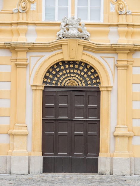 Foto un convento sul fiume danubio.