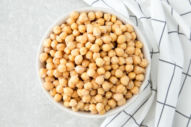 그릇에 Chickpeas 요리. 병아리 콩은 영양가있는 음식입니다. 건강하고 채식 음식