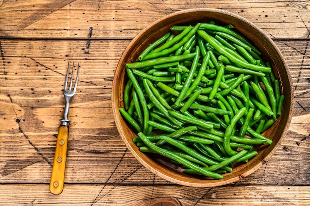 Cooked green beans in a wooden plate