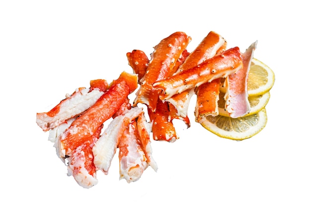 Приготовленное мясо ног королевского краба изолировано на белом фоне сверху