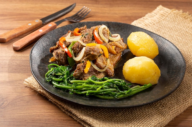 Cooked ribs with potatoes and watercress