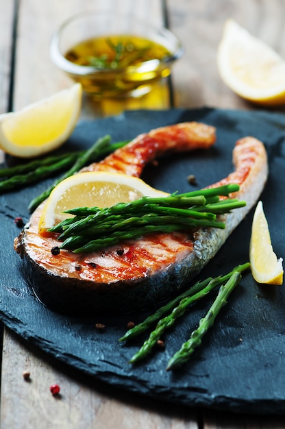 Cooked salmon with asparagus and lemon