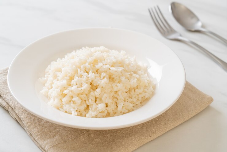 Photo cooked thai jasmine white rice on plate