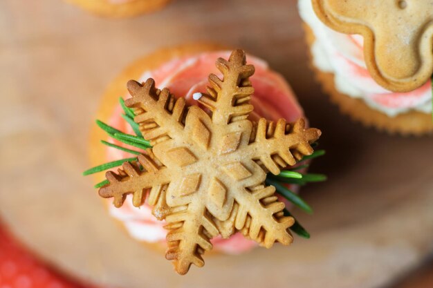 Cookies snowflake lies on top of the cupcake