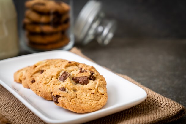 cookies with chocolate chips 