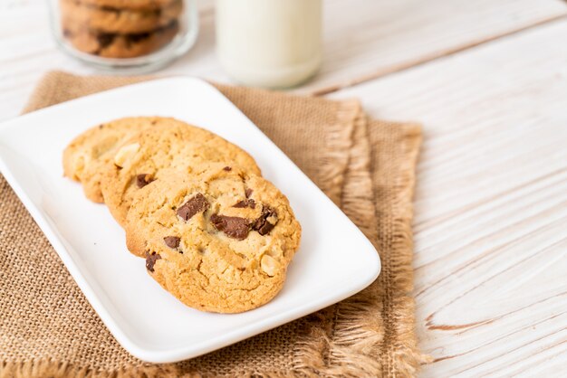 cookies with chocolate chips 