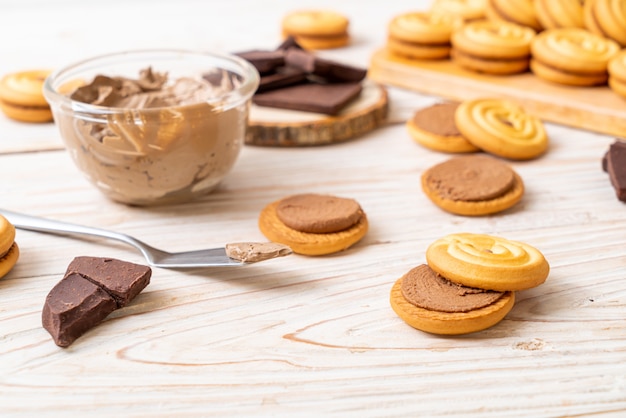 cookies with chocolate cream