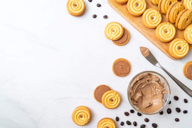 Biscotti con crema al caffè