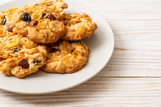 Cookies with Cornflake raisin and almonds