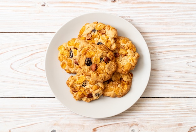 Cookies with Cornflake raisin and almonds