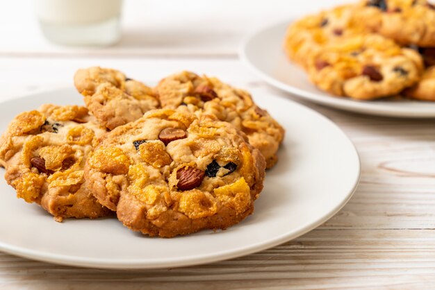 Cookies with Cornflake raisin and almonds