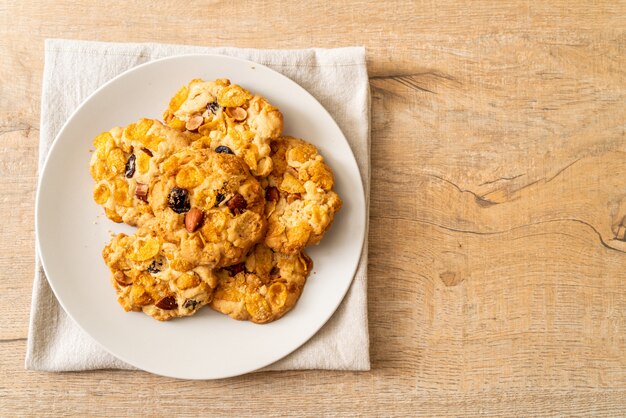 Foto biscotti con uvetta e mandorle