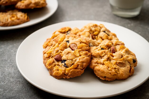 Cookies with cornflake raisin and almonds